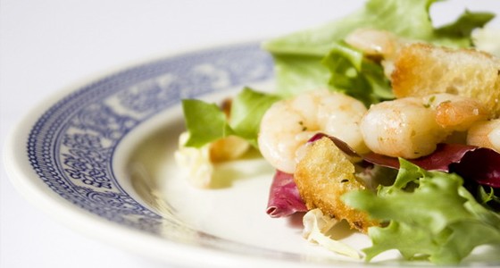 Arugula and shrimp salad